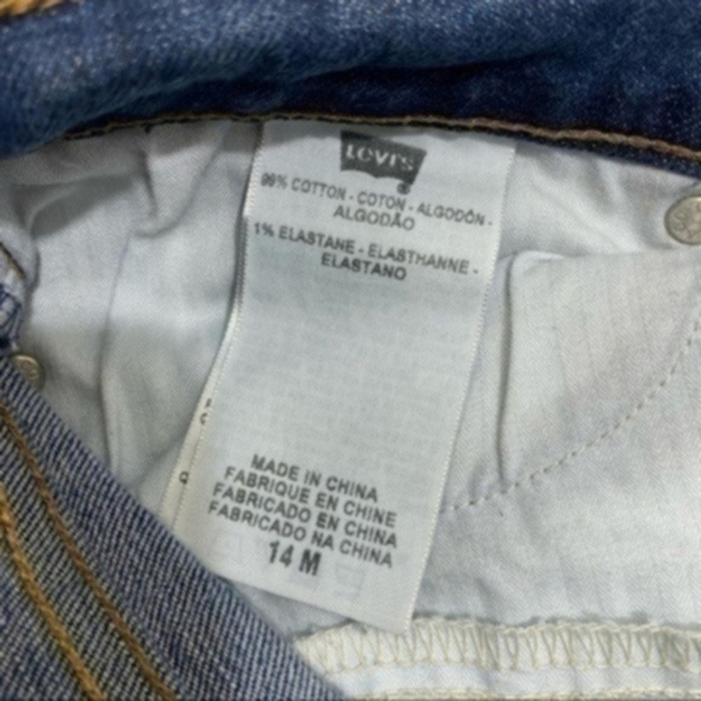 Levi’s women’s slight curve classic boot cut jean
Size 14/32 color Blue - Picture 7 of 9